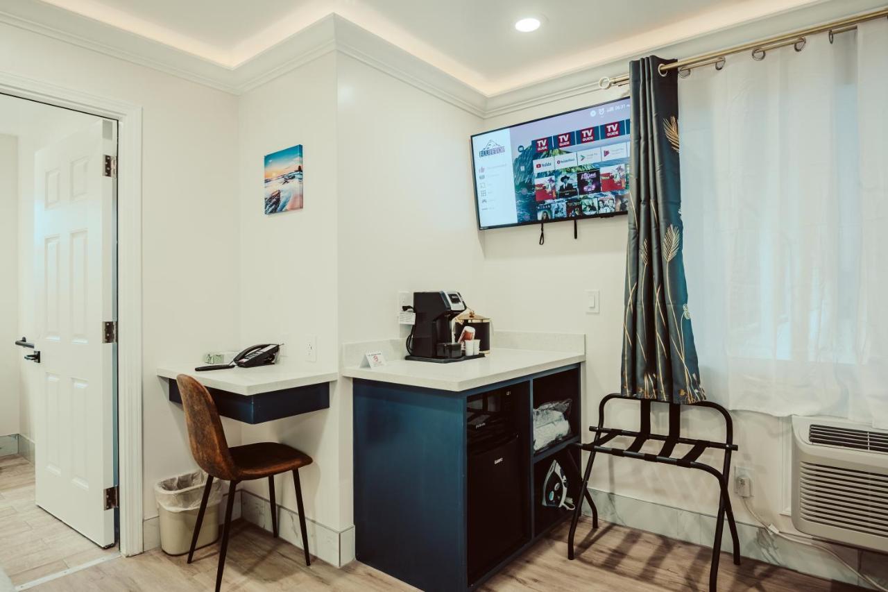 Blufftop Inn & Suites - Wharf/Restaurant District خليج مورو المظهر الخارجي الصورة