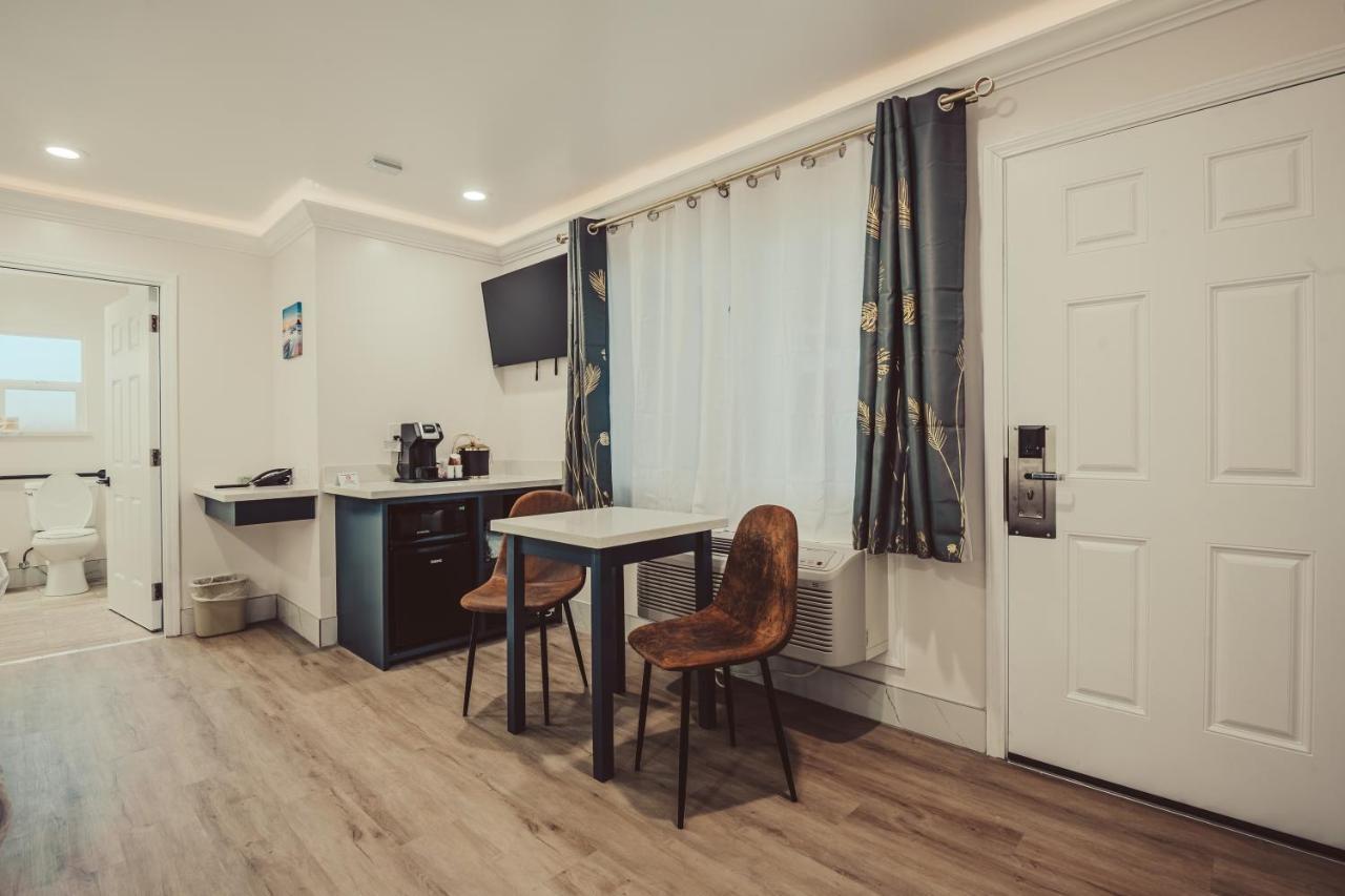 Blufftop Inn & Suites - Wharf/Restaurant District خليج مورو المظهر الخارجي الصورة