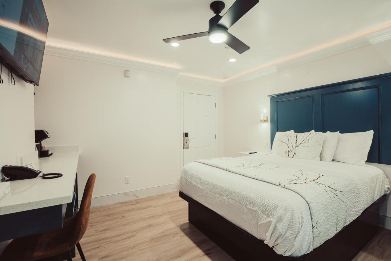 Blufftop Inn & Suites - Wharf/Restaurant District خليج مورو المظهر الخارجي الصورة