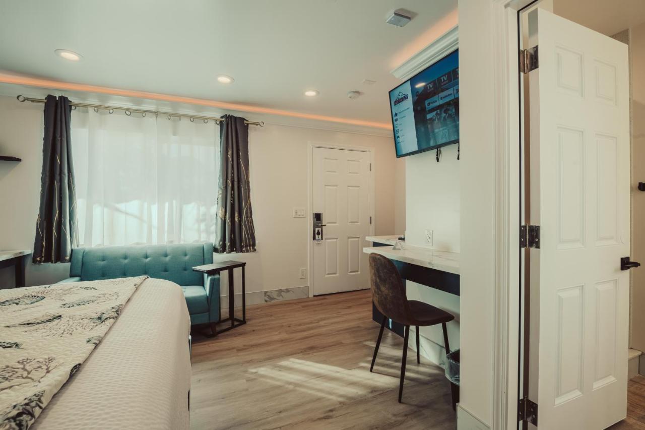 Blufftop Inn & Suites - Wharf/Restaurant District خليج مورو المظهر الخارجي الصورة