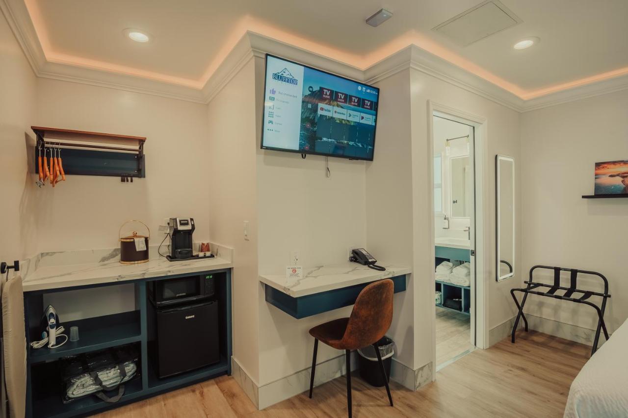 Blufftop Inn & Suites - Wharf/Restaurant District خليج مورو المظهر الخارجي الصورة