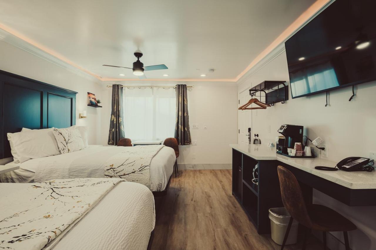 Blufftop Inn & Suites - Wharf/Restaurant District خليج مورو المظهر الخارجي الصورة