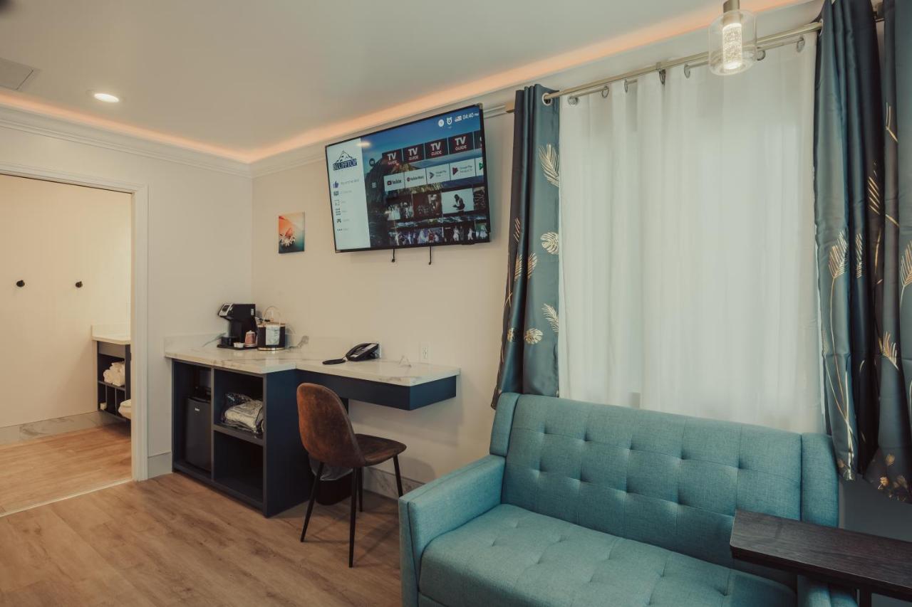 Blufftop Inn & Suites - Wharf/Restaurant District خليج مورو المظهر الخارجي الصورة